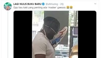 Masker Ludes, Pria Tutupi Wajah dengan Sepatu Hindari Corona