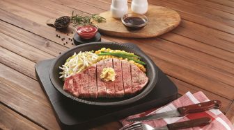 Bidik Pasar Milenial, Platinum Grill Suguhkan Menu Bistik Hot Plate