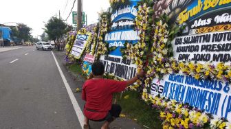 Ucapan Belasungkawa Ibunda Jokowi, Toko Karangan Bunga Kebanjiran Order