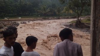 Hujan Lebat, Puluhan Rumah di Bogor Kebanjiran, Jalan Tertimbun Longsor