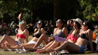 Ini Waktu Terbaik untuk Berjemur, Bukan Pagi atau Sore Hari