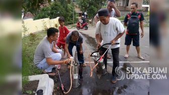 Pemdes Jayanti Sukabumi Racik Sendiri Cairan Disinfektan