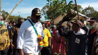 Pemkab Maybrat Papua Barat Gelar Ritual Adat untuk Mengusir Virus Corona