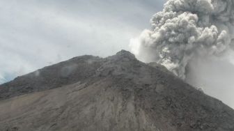 Belum 24 Jam, Gunung Merapi Sudah Erupsi 3 Kali