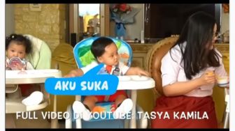 Moms, Yuk Tiru Cara Unik Artis Ajak Anak Belajar di Rumah yang Asyik!