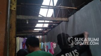 Angin Kencang Sapu Desa Berkah Sukabumi, Atap Terbang Pohon Tumbang