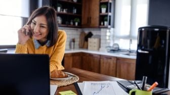 Istri Bekerja, Perlukah Uang Dipakai Untuk Kebutuhan Rumah?