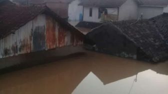 Banjir Seatap Genting Hampir Tenggelamkan 9.285 Rumah di Kabupaten Bandung