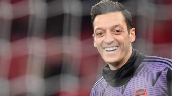 Sudah Janji ke Ibunya, Mesut Ozil Segera Merapat ke Fenerbahce?