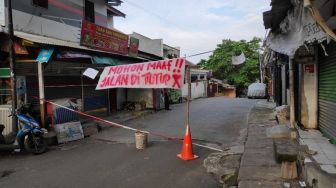 Warga Tebet Lockdown Jalan yang Sempat Dilalui Wanita Positif Corona