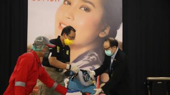 Kemnaker Minta Korban PHK Dalam Penyemprotan Desinfektan di Pulogadung