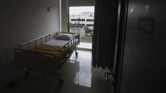 Kamar rumah sakit darurat penanganan Corona (COVID-19) di Lippo Plaza Mampang, Jakarta Selatan, Kamis (2/4). [Suara.com/Angga Budhiyanto]  