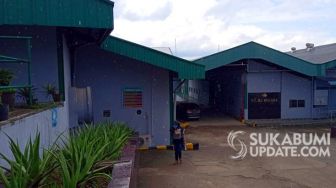 Pengakuan Buruh di Sukabumi, Takut, Ingin Libur Tapi Butuh Penghasilan