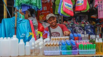 Efek Corona, Penjual Botol Hand Sanitizer Lari Manis