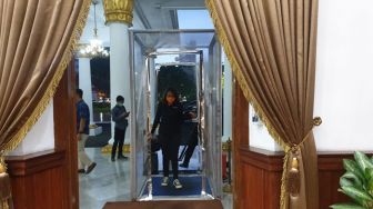 Bilik Disinfeksi Masih Ada di Rumdis Khofifah Meski Dilarang, Ini Alasannya