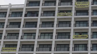 Penghuni Nine Residence Pasang Spanduk Penolakan RS Darurat Corona