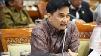 Hadapi Covid-19, DPR : Pemerintah Terlalu Banyak Keluarkan Aturan
