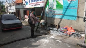 Gerombolan Tak Dikenal Rusak Bilik Disinfektan dan Serang Warga di Lamongan