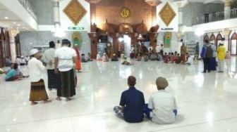 Sholat Berjemaah di Tengah Corona, Rosul Meninggal saat Magriban di Masjid