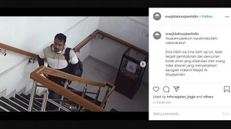 Beraksi Kala Wabah Corona, Maling Kotak Amal Masjid FBE UII Terekam CCTV