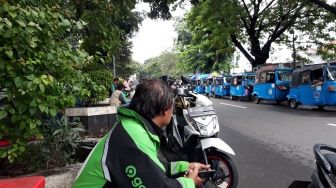 Curhat Pilu Pengemudi Ojol Jelang PSBB di Jakarta