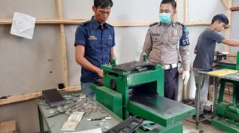 Punya Alat Baru, Cetak TNKB Baru di Samsat Lebak Hanya 5 Menit