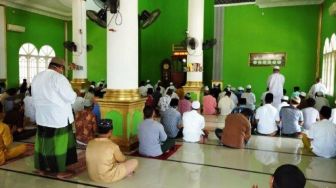 Masjid di Natuna Tetap Gelar Jumatan, Pengurus: Kenapa Kami Diimbau Tutup?