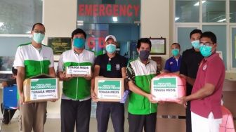 LAZNAS Yakesma Babel Serahkan APD & Nutrisi ke RSUD Depati Hamzah