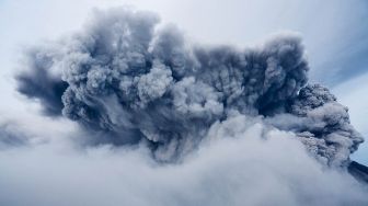 Menilik Sejarah Dahsyatnya Letusan Gunung Krakatau di Tahun 1883