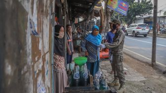 Satpol PP Berikan Himbauan untuk Menutup Tempat Usaha saat PSBB