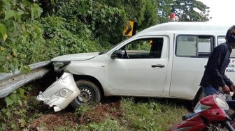 Tubuhnya Terpelanting Diseruduk Ambulans, Sopir Ojol Tewas