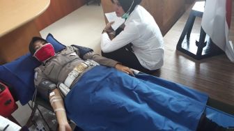 Stok di PMI Mulai Menipis, Anggota Polres Lebak Ramai-ramai Donor Darah