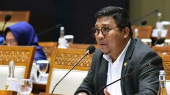 DPR Nilai Permenhub Nomor 18 Tahun 2020 Tumpang Tindih dengan Permenkes