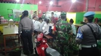 Tertibkan Kerumunan di Warung, Camat Depok: Yang Bandel Kami Tindak