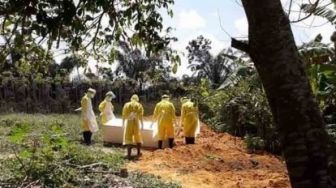 Warga Pelalawan PDP Covid-19 Dimakamkan di TPU Palas, Rumbai