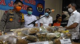 Tergiur Upah Rp 15 Juta, ABG Cantik di Jambi Nekat Simpan 42 Kg Sabu