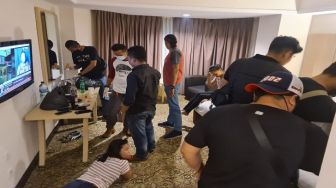 Gegara 'Nyanyian' Warga, Tati, Fitri dan Meta Gagal Pesta Sabu di Basecamp