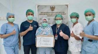 Dermaster Klinik Indonesia Sumbang APD bagi Para Tenaga Medis