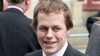 Kenalan Sama Tom Parker Bowles, Saudara Tiri Pangeran William dan Harry