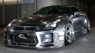 Nissan GT-R R35 Tampil Mewah, Berkelir Perak dan Bodi Penuh Ukiran