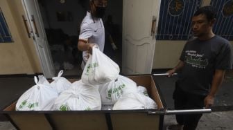 370  Paket Bahan Pangan Dibagikan untuk Warga Terdampak Corona