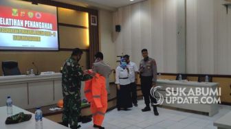 Polisi dan TNI di Sukabumi Latihan Pemulasaraan Jenazah Covid-19