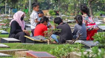 Ziarah Kubur Jadi Tradisi saat Ramadan dan Idul Fitri, Ini Hukumnya