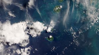 Erupsi Anak Krakatau Diduga Picu Dentuman hingga Bandung Raya