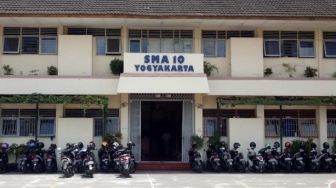 Petugas Kebersihan OTG COVID-19, SMAN 10 Jogja Dikosongkan