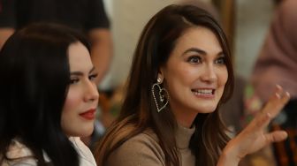 Gempar! Ariel-Luna Maya Diprediksi Berjodoh Berdasar Kartu Tarot Denny Darko