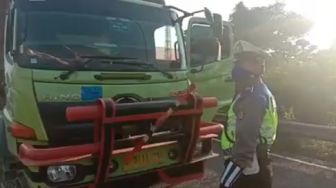 Viral Truk dengan "Baling-Baling Bambu" Dicegat Polisi, Panen Respons Kocak