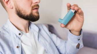 Pakai Inhaler untuk Asma Bisa Sebabkan Efek Samping Serius, Ini Saran NHS!