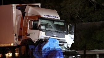 4 Polisi Tewas Ditabrak Truk Saat Hentikan Mobil Mewah Porsche 911