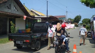 Halau Wisatawan, Warga Sekitar Pantai Glagah Ingatkan Lebaran di Rumah Saja